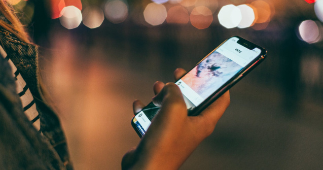 3 moduri de a-ți proteja telefonul mobil de șocuri și zgârieturi