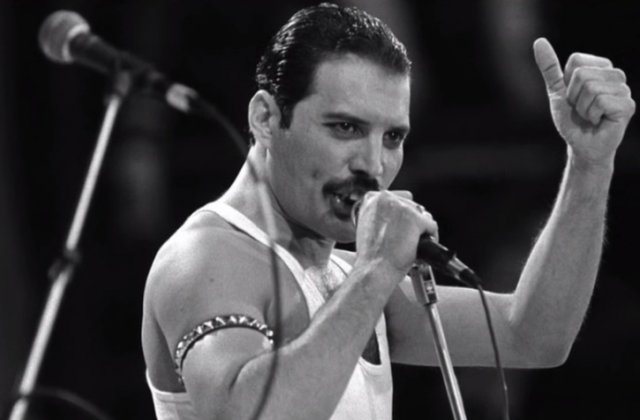 Biletul emoționant pe care l-a primit Elton John din partea lui Freddy Mercury după moartea artistului