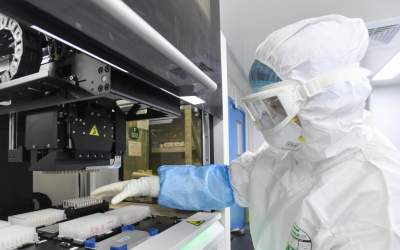 Imagini RARE din laboratorul...