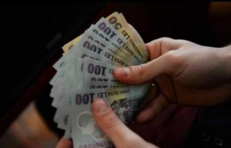 Suma imensă pe care statul o poate economisi dacă trimite bugetarii în șomaj