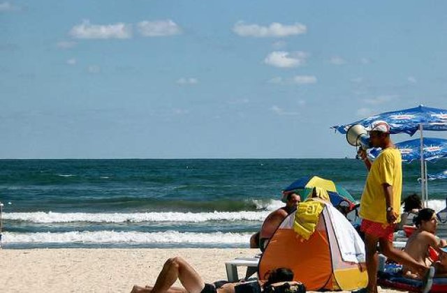 Interzis pe plaja dupa ora 18:00!