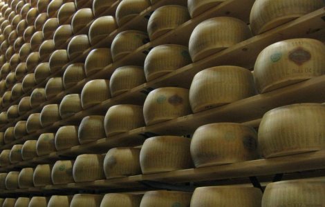 "Inovatie" bancara: Credite garantate cu parmezan si otet!