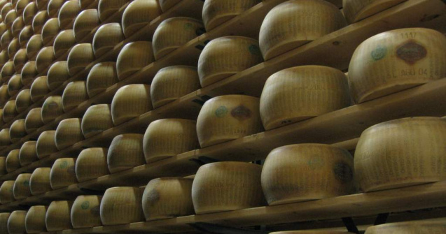 "Inovatie" bancara: Credite garantate cu parmezan si otet!