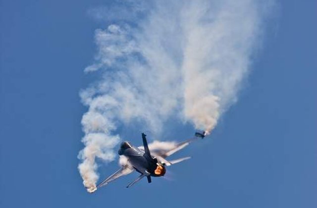 Coliziune intre doua avioane militare la Moscova. Un pilot a murit