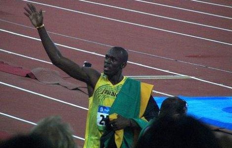 Usain Bolt a spulberat recordul mondial la 100 de metri