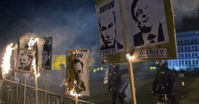 Mii de manifestanti ii cer demisia premierului in Slovenia