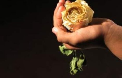 Peste 200 de persoane, la inmormantarea elevei care a murit in tabara la Busteni