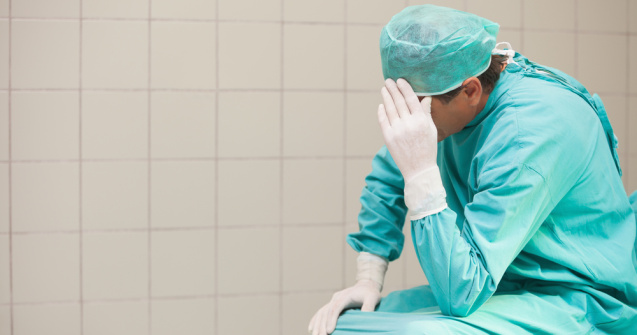 812 cadre medicale din România, testate pozitiv cu COVID-19