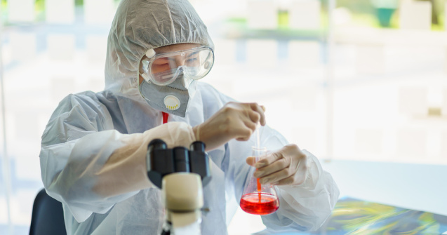 Medic cu COVID-19, salvat de un tratament experimental