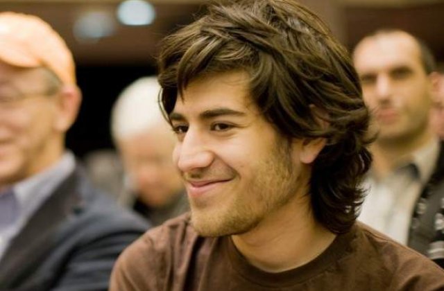 Aaron Swartz, cofondator al site-ului Reddit, s-a sinucis la varsta de 26 de ani