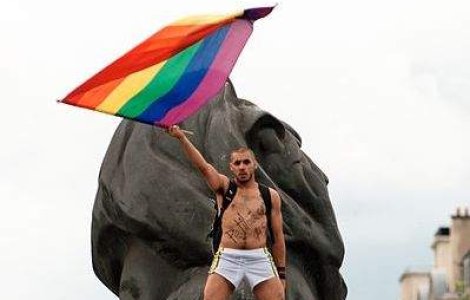 800.000 de persoane s-au reunit la Paris pentru a protesta fata de casatoriile gay