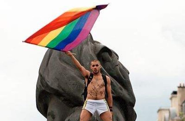800.000 de persoane s-au reunit la Paris pentru a protesta fata de casatoriile gay