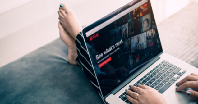  Top  Top 10 seriale pe Netflix pe care să le vezi în carantină