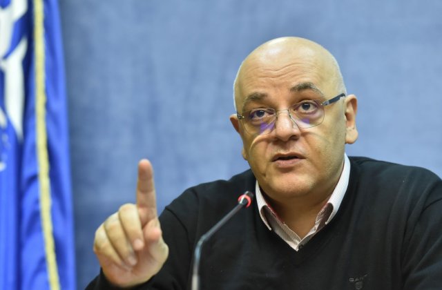 Raed Arafat explică ce e mai important, tratamentul sau vaccinarea