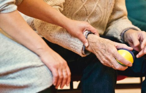 Un veteran de război în vârstă de 99 de ani a câștigat bătălia cu noul coronavir