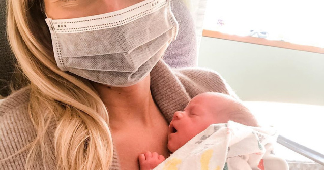 Salvată de COVID-19 - O femeie a născut în timp ce era în comă indusă