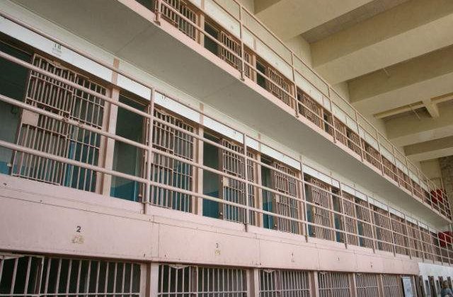 Un tânăr care a fugit de trei ori din izolare a fost condamnat la 8 luni de închisoare