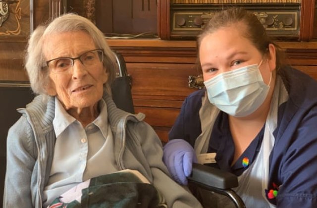 O femeie &icirc;n v&acirc;rstă de 106 ani s-a vindecat de coronavirus: &bdquo;Sunt foarte norocoasă. Abia aștept să &icirc;mi văd familia&rdquo;