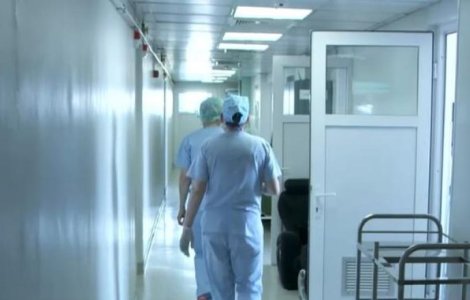 Medici cazați în izolare, ținuți de autorități cu o singură masă pe zi