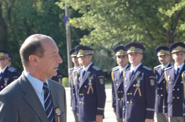 Basescu i-a chemat pe politisti la Cotroceni