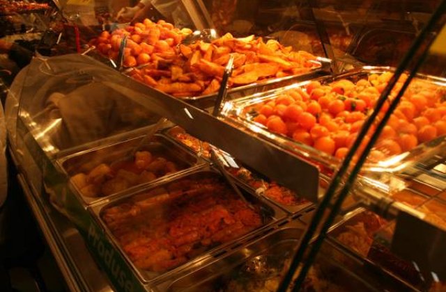 Alarmant: Peste 80% dintre magazinele si restaurantele din mediul rural folosesc alimente expirate