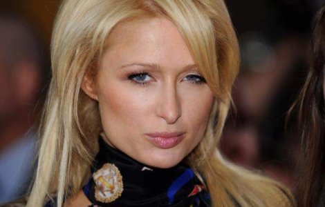Paris Hilton s-a logodit