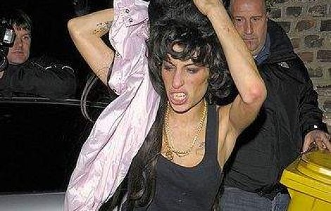 Amy Winehouse se drogheaza din nou?