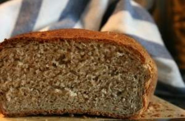 Constantin: Reducerea TVA la 9% la paine ar putea fi introdusa in al doilea semestru