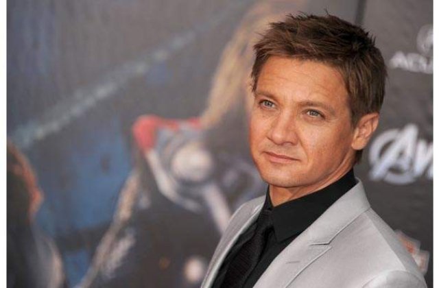 Jeremy Renner va fi tatic!