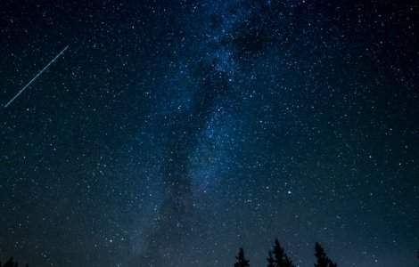 Privește cerul! Ploaie de stele căzătoare în această noapte