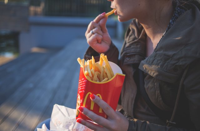 Au stat la coadă trei ore pentru a mânca de la McDonald&#39;s