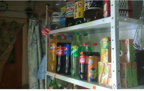 O femeie de 73 de ani și-a făcut butic în apartament... la etajul 9