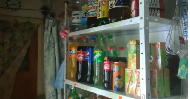 O femeie de 73 de ani și-a făcut butic în apartament... la etajul 9