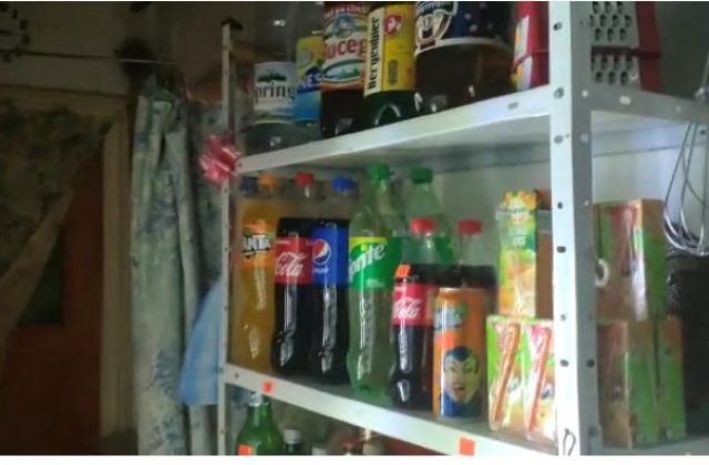 O femeie de 73 de ani și-a făcut butic în apartament... la etajul 9