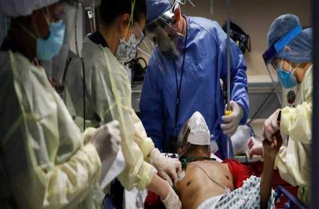 Imagini cu impact emoțional: Cum este salvată viața unui bolnav de Covid-19. Medic: "Trăim un coșmar"