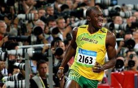 Usain Bolt a doborat recordul mondial si in proba de 200 de metri