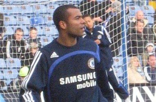 Ashley Cole, cel mai bine platit fundas lateral din lume