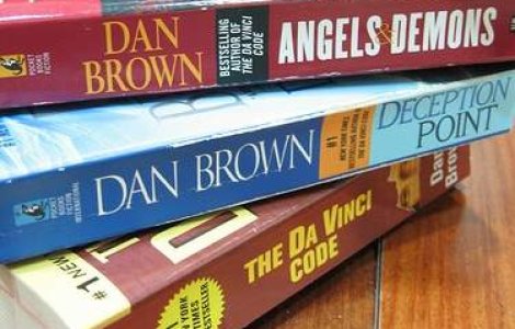 Dan Brown, autorul cu cele mai donate carti in Marea Britanie