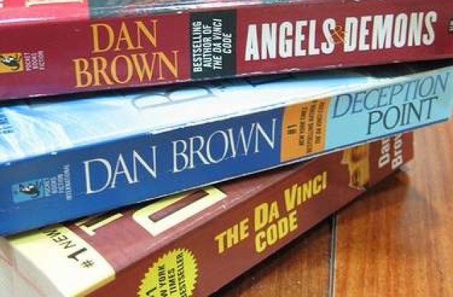 Dan Brown, autorul cu cele mai donate carti in Marea Britanie