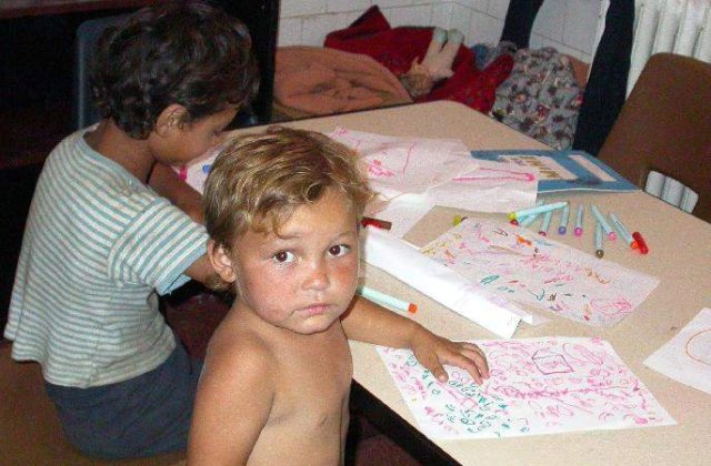 Sunday Times: Romanii din Tandarei 'fura' sistemul britanic prin trafic de copii