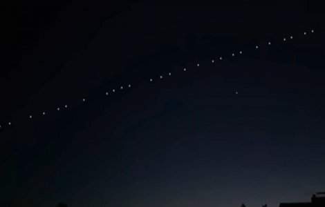 VIDEO Sateliți Starlink, lansați de SpaceX, vizibili de pe cerul României