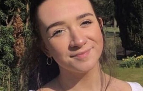 O tânără de 17 ani s-a sinucis din cauza izolării