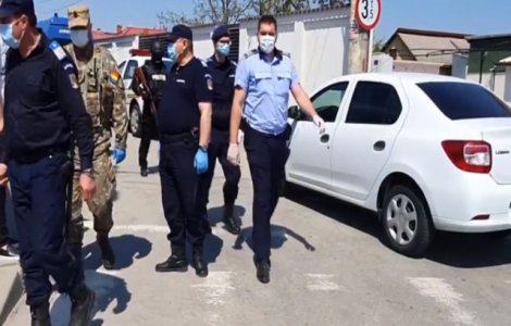 VIDEO Mascații au "spart" o petrecere de logodnă cu zeci de persoane