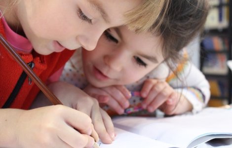 Studiu: Copiii sunt mai puțin probabil să transmită noul coronavirus