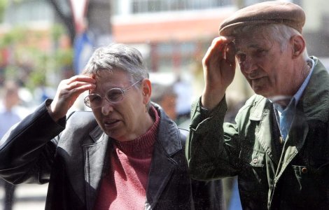 Persoanele în vârstă vor putea ieși din casă în două intervale orare