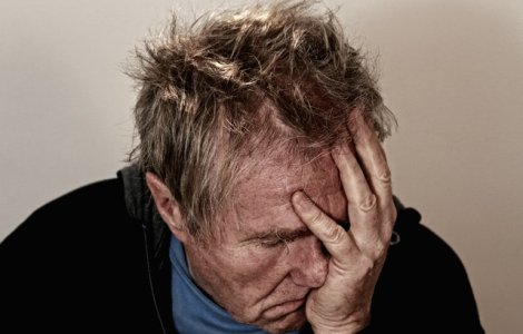 Bătrâni ținuți în condiții mizere într-un azil ilegal din Craiova