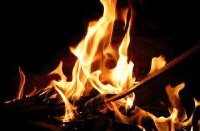 Lupta cu incendiul de la portile Atenei continua