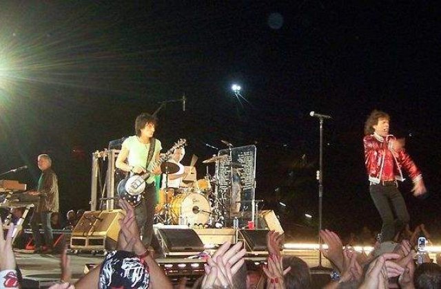 Cat costa sa-i aduci pe Rolling Stones la nunta ta?