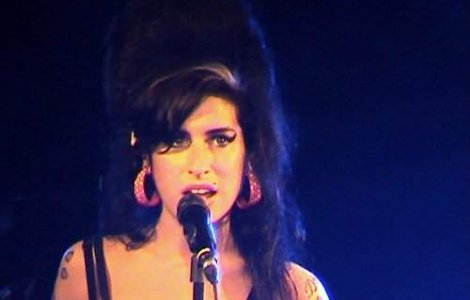 Amy Winehouse isi da fosta soacra in judecata