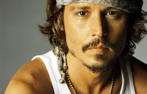 Johnny Depp, parasit de iubita bisexuala